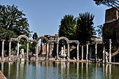 Villa Adriana - Canopo e Serapeo, uno dei complessi pi originali e spettacolari della villa.